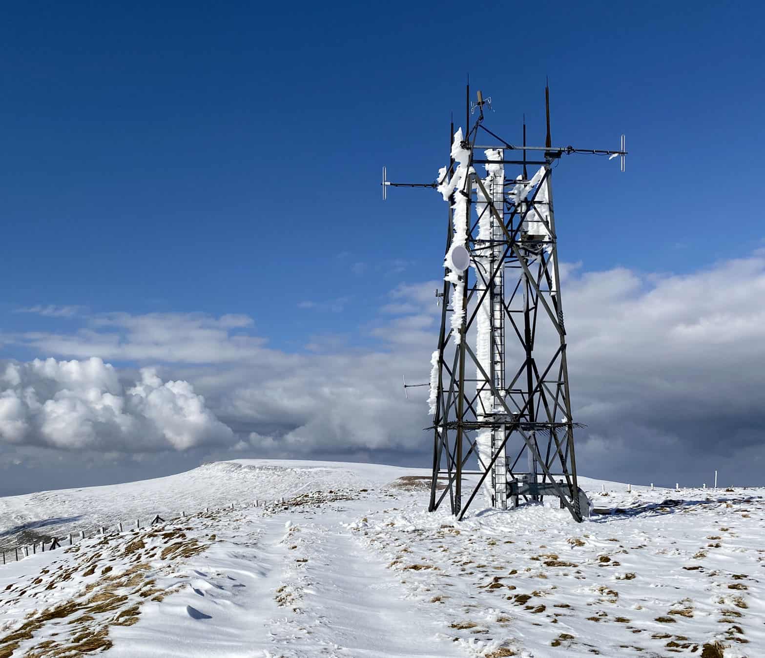 A few pictures of the radar station at the top of Great Dun Fell, height 848 metres (2782 feet). Great Dun Fell is about one-third of the way round this Cross Fell walk.