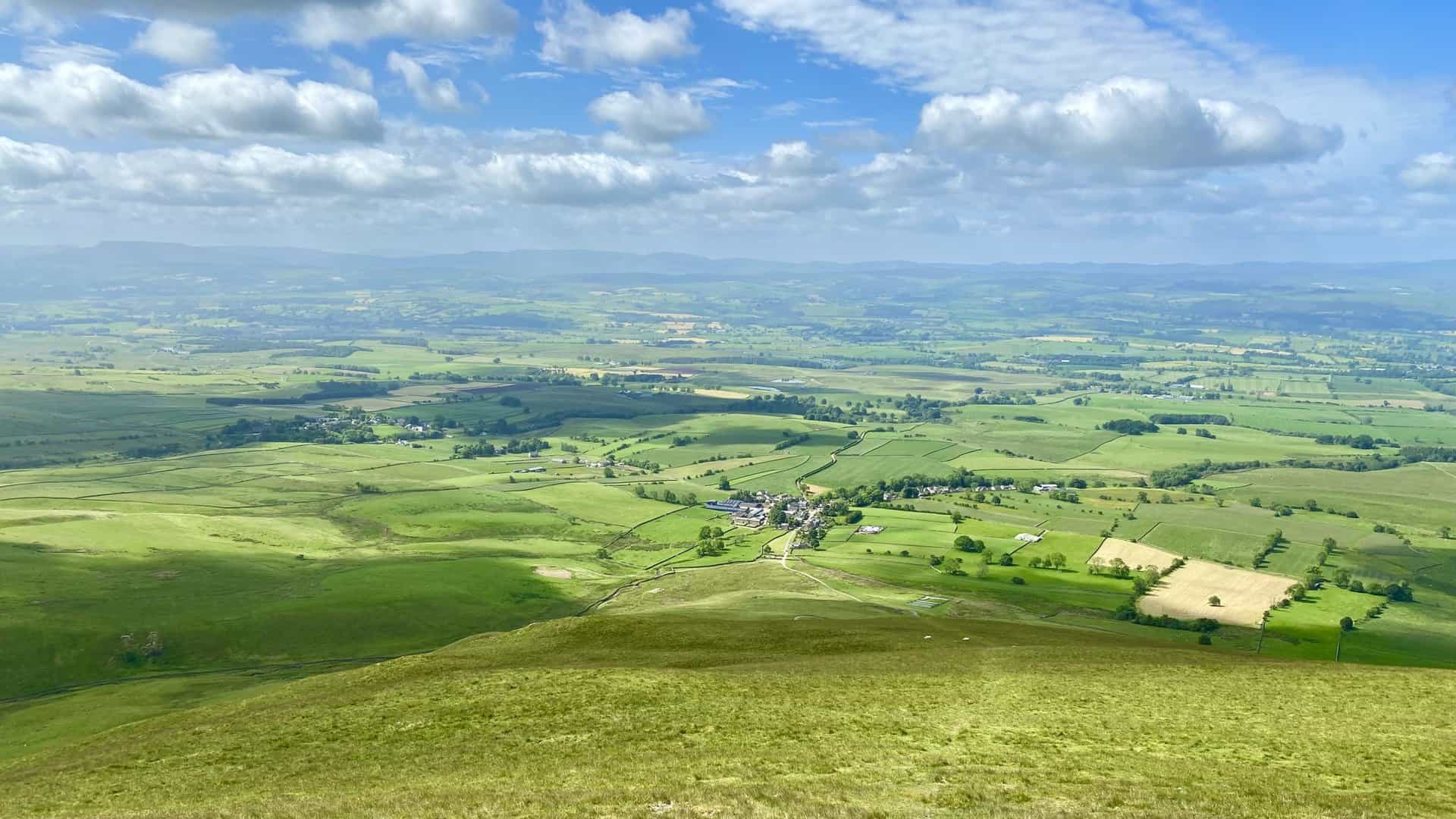 Murton Pike is cone-shaped and from its summit there are excellent 360-degree views of the surrounding landscape.