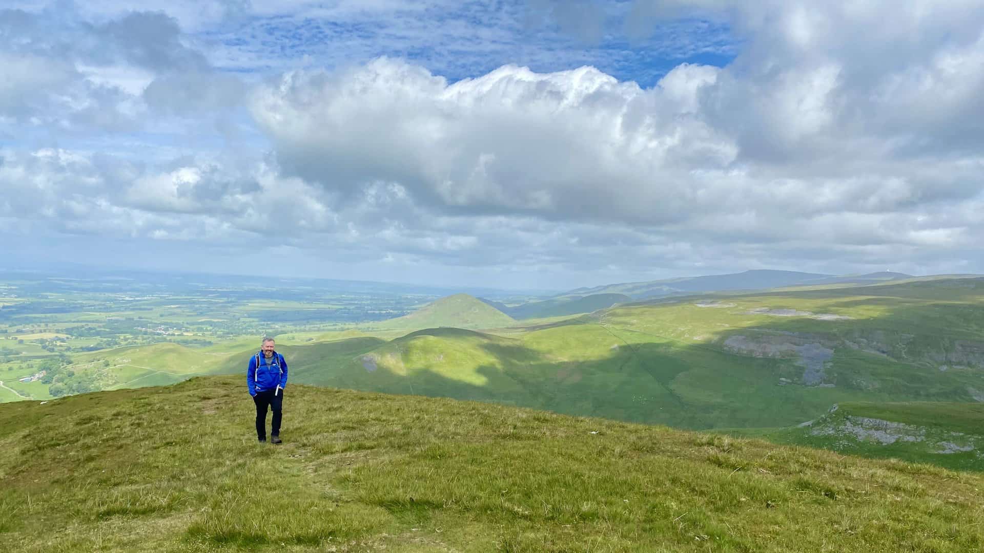 Murton Pike is cone-shaped and from its summit there are excellent 360-degree views of the surrounding landscape.