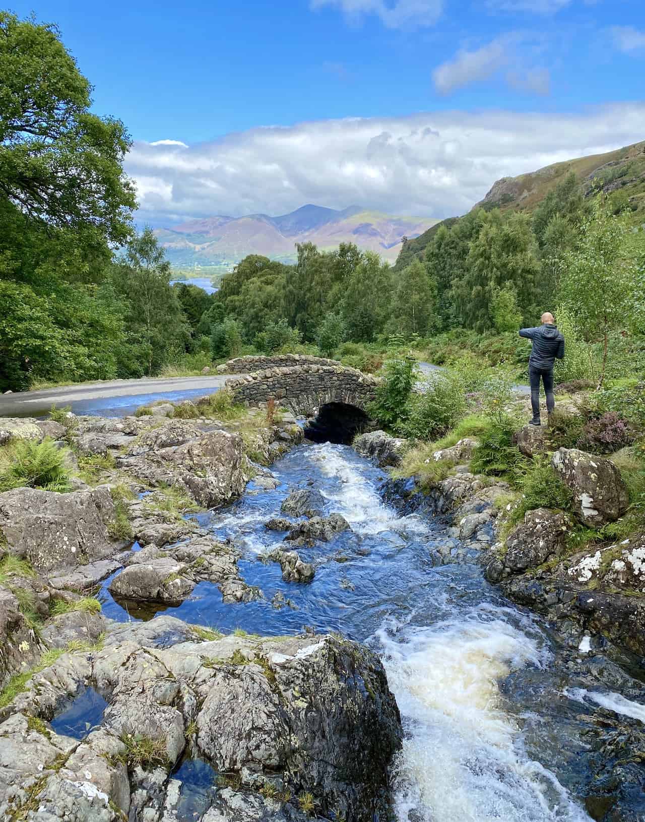 Ashness Bridge is perhaps the most photographed packhorse bridge in the Lake District due to its location and stunning views. This extremely popular viewpoint looks over towards Derwent Water and the Skiddaw mountain range. Similar images are often seen adorning mugs, biscuit tins and tea towels.