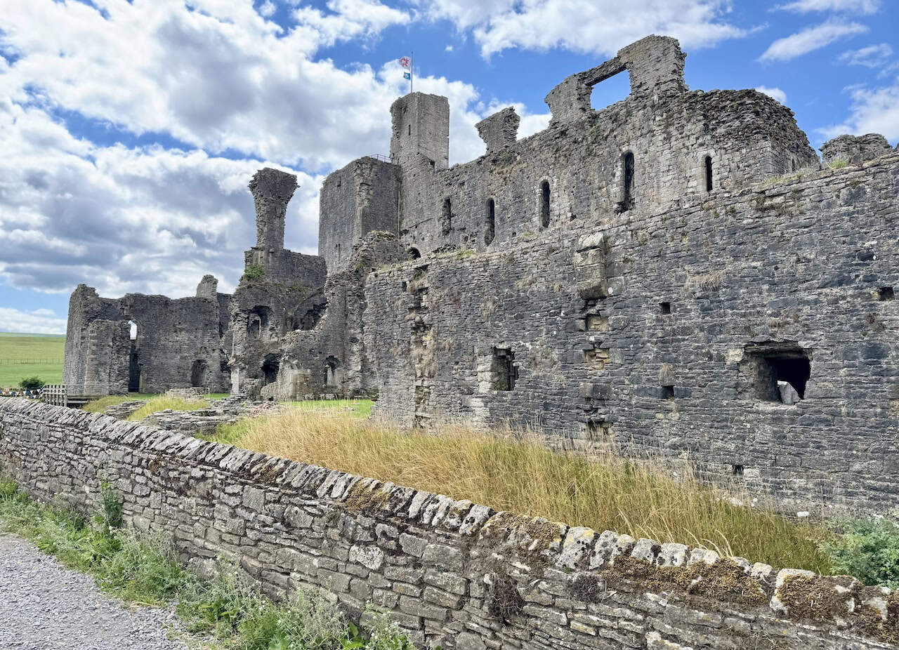 The castle’s Norman keep is among the largest in England, with thick stone walls.
