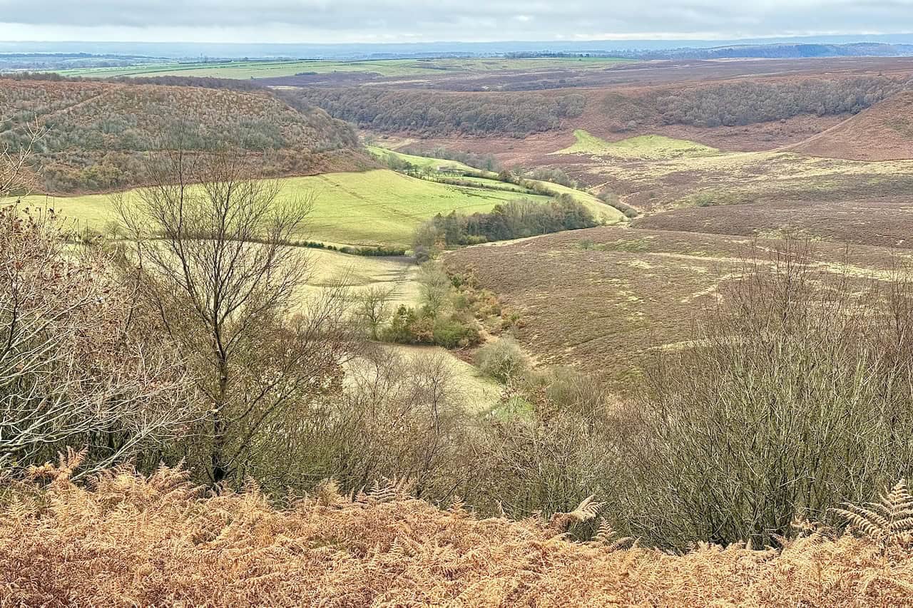 Wide view into the Hole of Horcum, the ‘Devil’s Punchbowl’, from the Saltergate edge path.