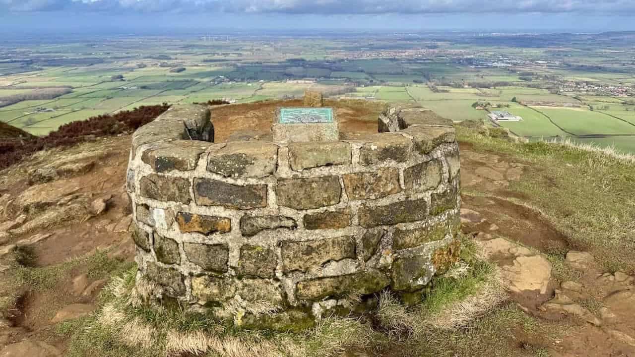 High moorland ridges and distant views on the Cleveland 4 Peaks walk, a challenging North Yorkshire circular walks route.