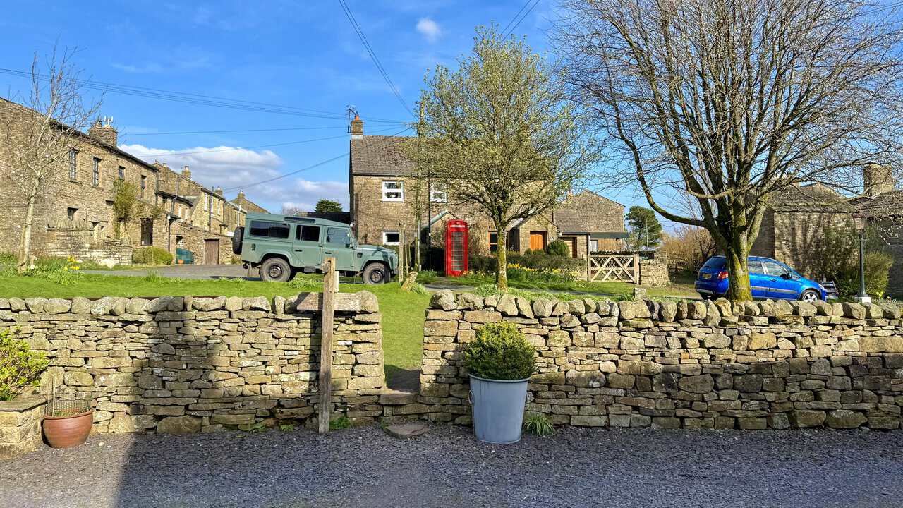 The village green in Sedbusk, a quiet and attractive stopping point on the Hawes Mosaic Trail.