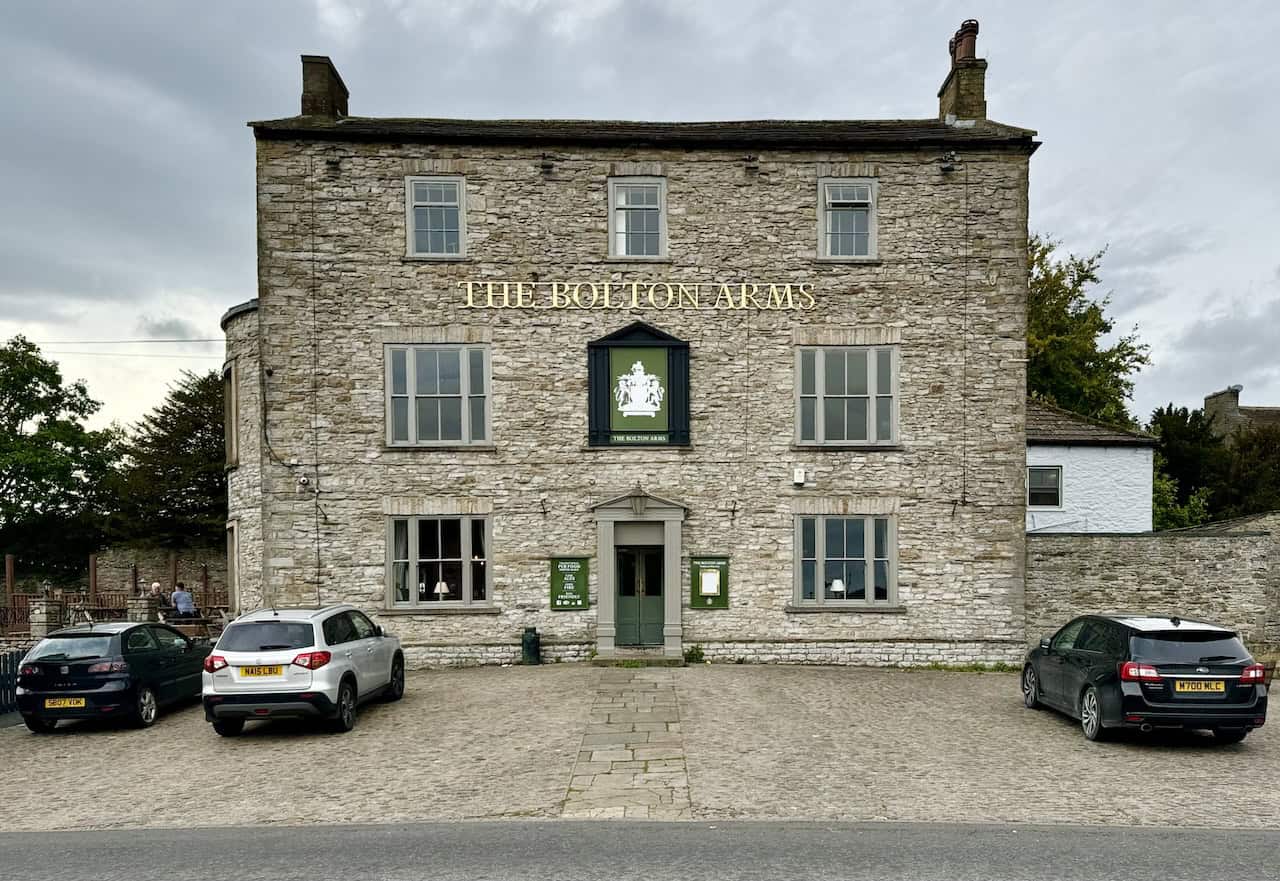 The Bolton Arms stands in the centre of Leyburn, the market town that serves as the starting and finishing point for both Leyburn Shawl walks.