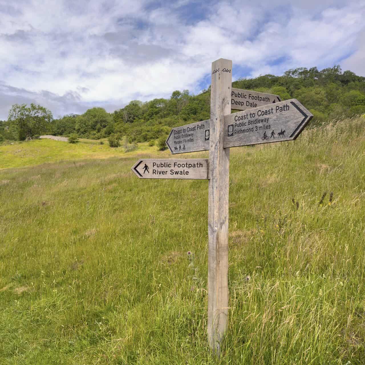 Fingerpost at Low Applegarth marking the turn from the Coast to Coast Path down towards the River Swale.