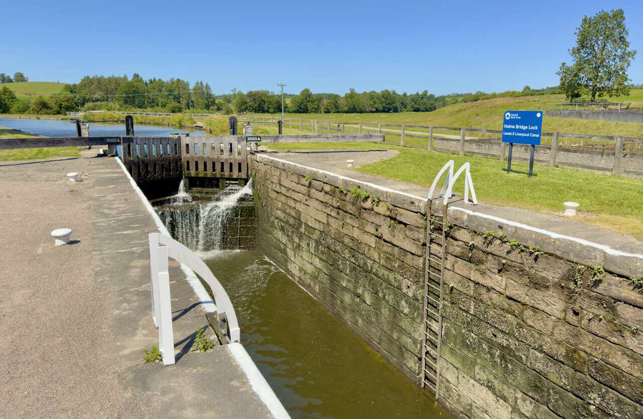Holme Bridge Lock No 30 on the Leeds and Liverpool Canal, passed on the Skipton walk.