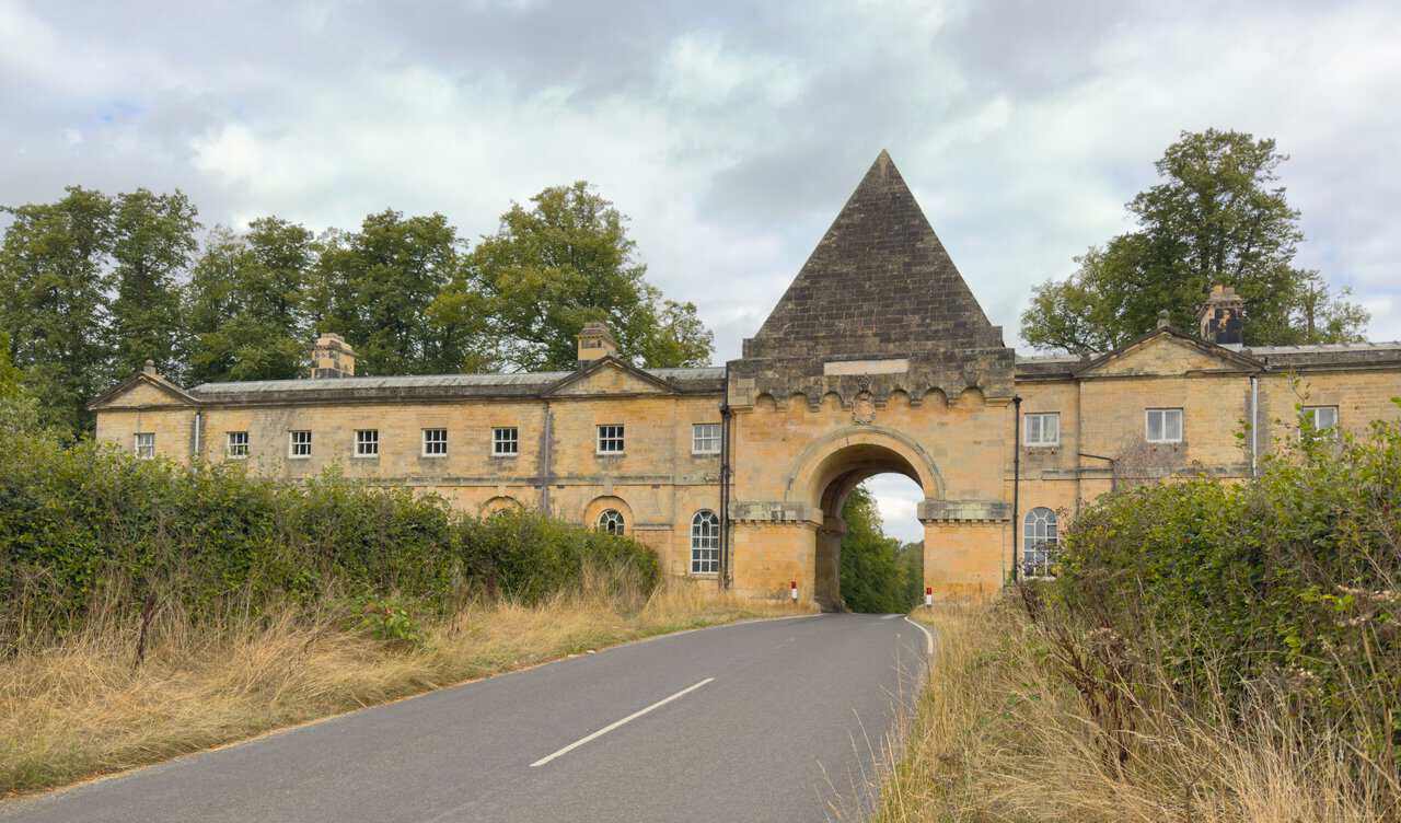 The Gate House and stone pyramid on the Castle Howard circular walk.