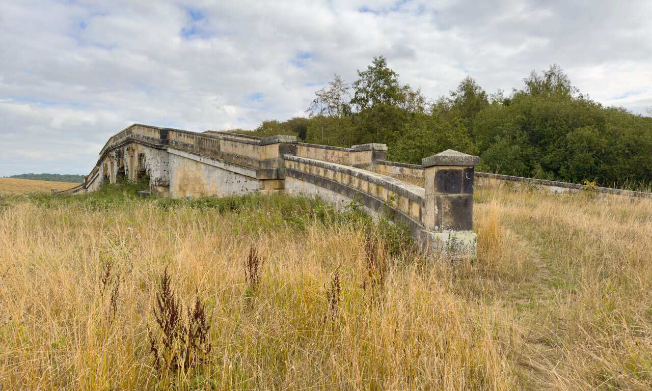 New River Bridge with its balustraded ramped approaches sweeping down to the meadow.